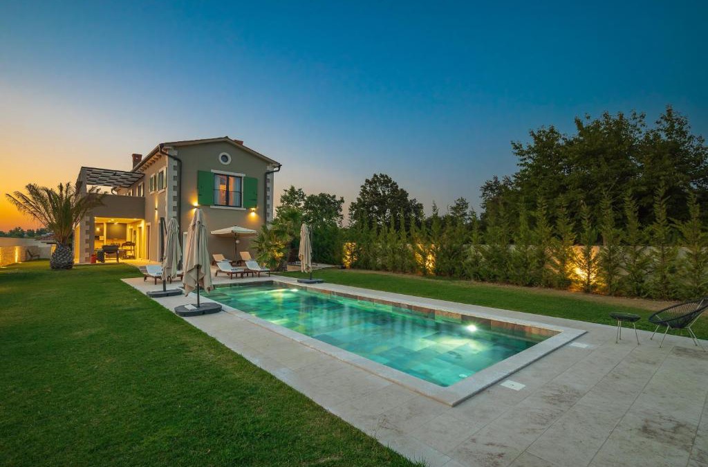 Kanfanar Villa | Villa Linnelle seaview- Rovinj, heated pool