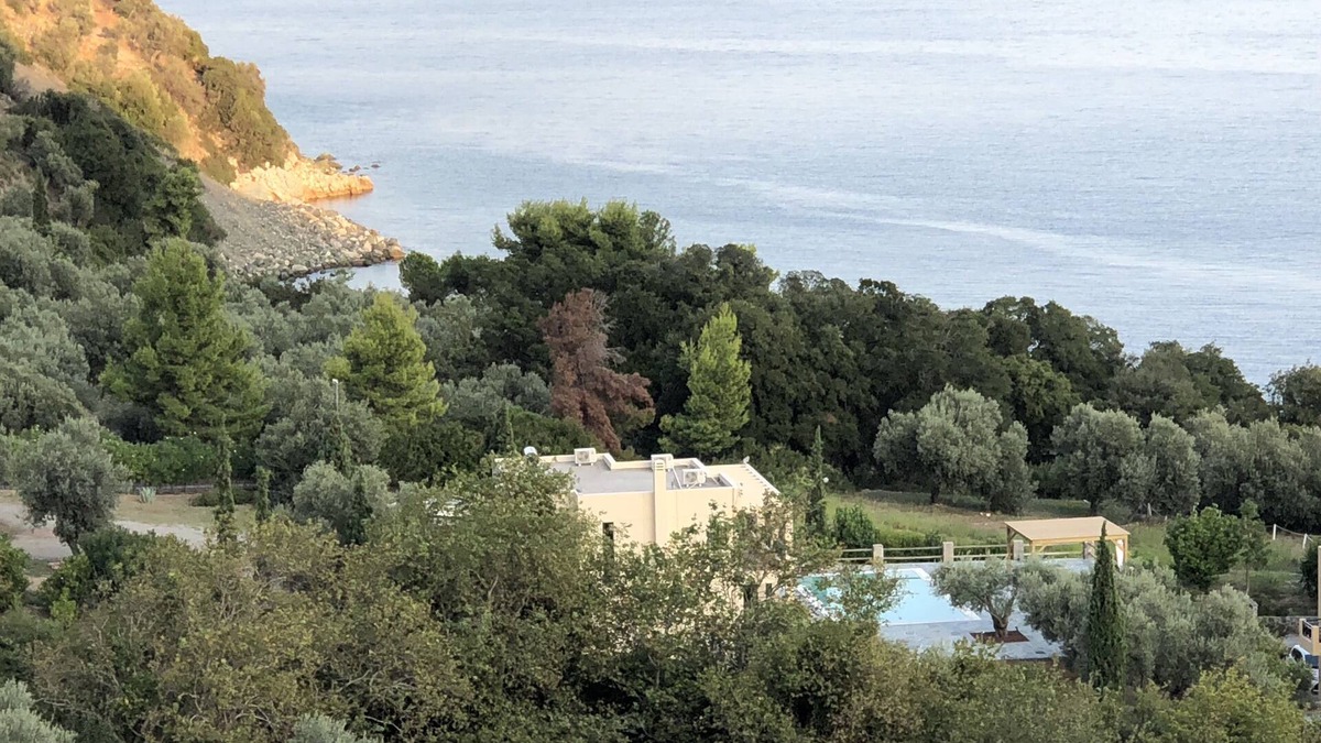 Edipsos Villa | Villa Livia - a stunning house in the real Greece