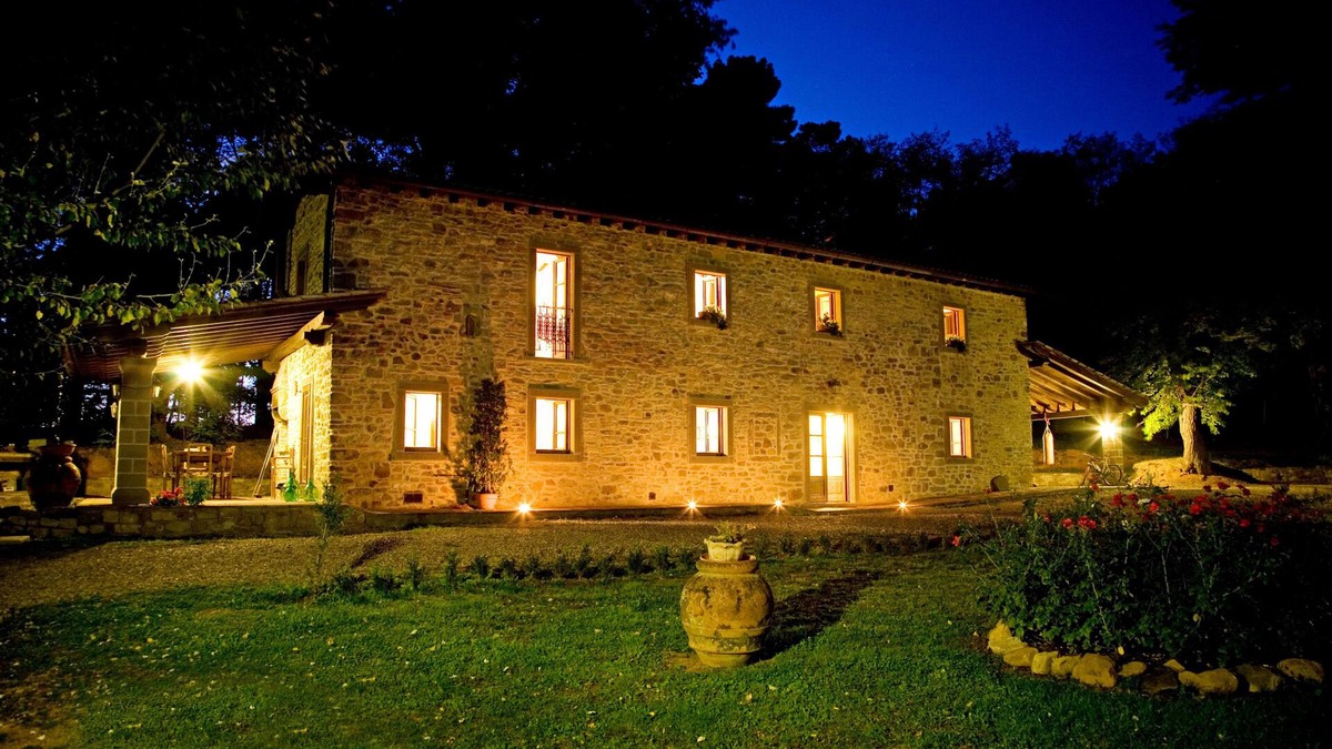 Poppi Villa | VILLA LIZ, private pool, private hot tub, park fenced, close to Florence