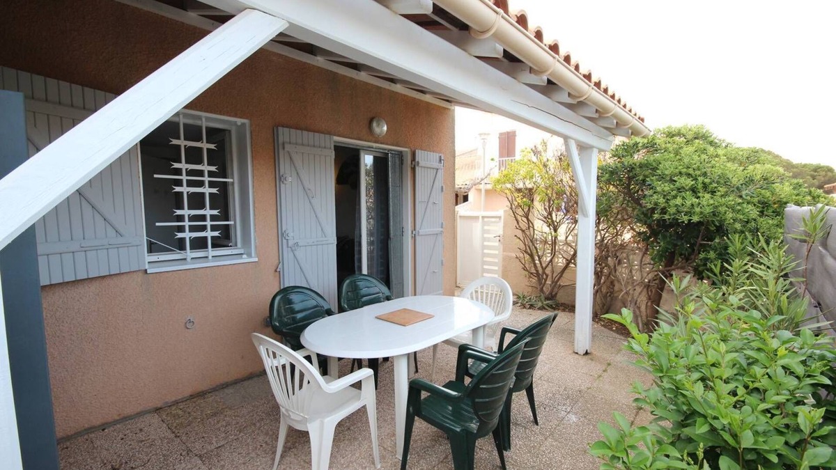 Portiragnes-Plage House | Villa located LES SENTOLINES for 4 to 6 persons only 200m from the sea PORTIRAGNES PLAGE