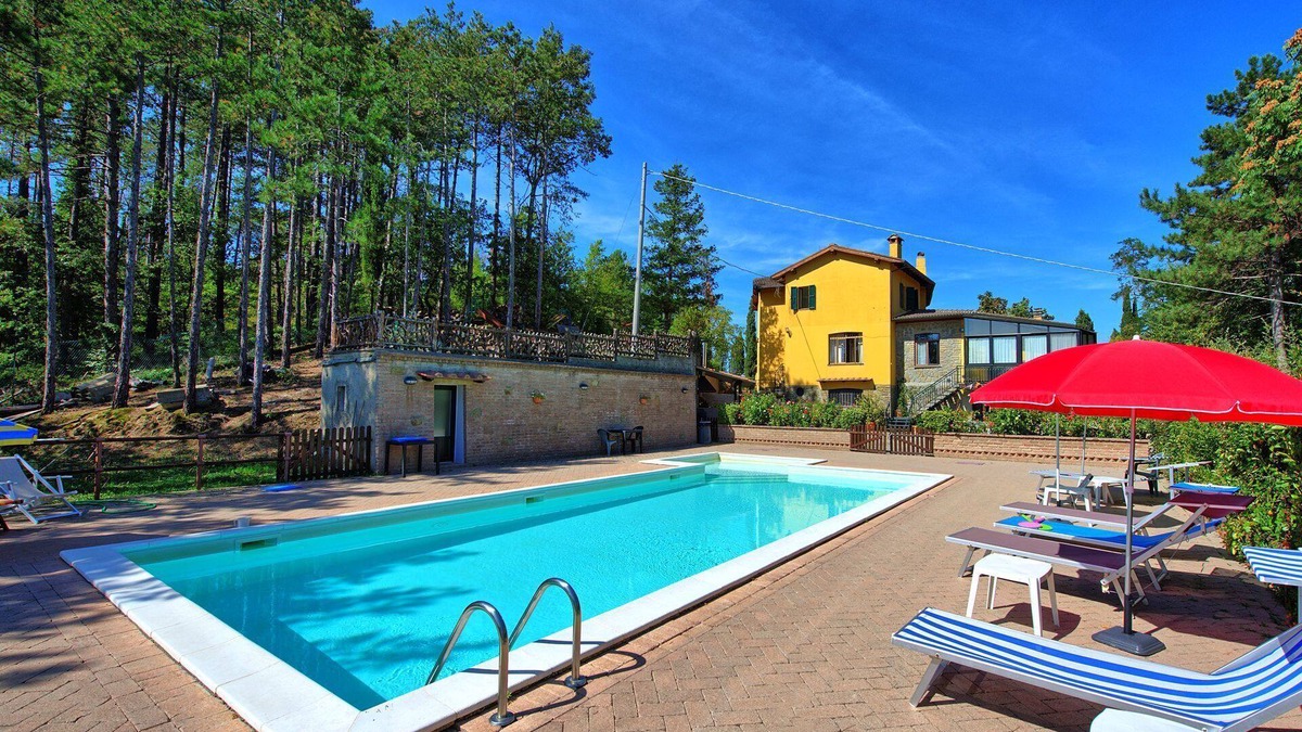 Scheggia Villa | Villa Lorenzo - Vacation Rental with private swimming pool in Valdichiana, Tuscany