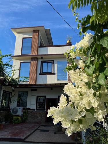 Lucap House | Villa Lourdes
