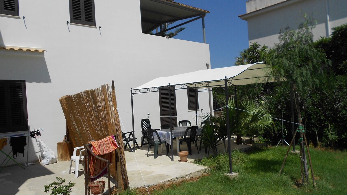Caponegro Villa | Villa Lucia 50 meters from the sea
