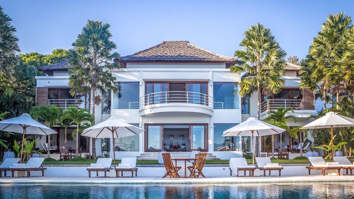 Candi Dasa Villa | Villa Lucia, Bali - White, Bright and Stunning!