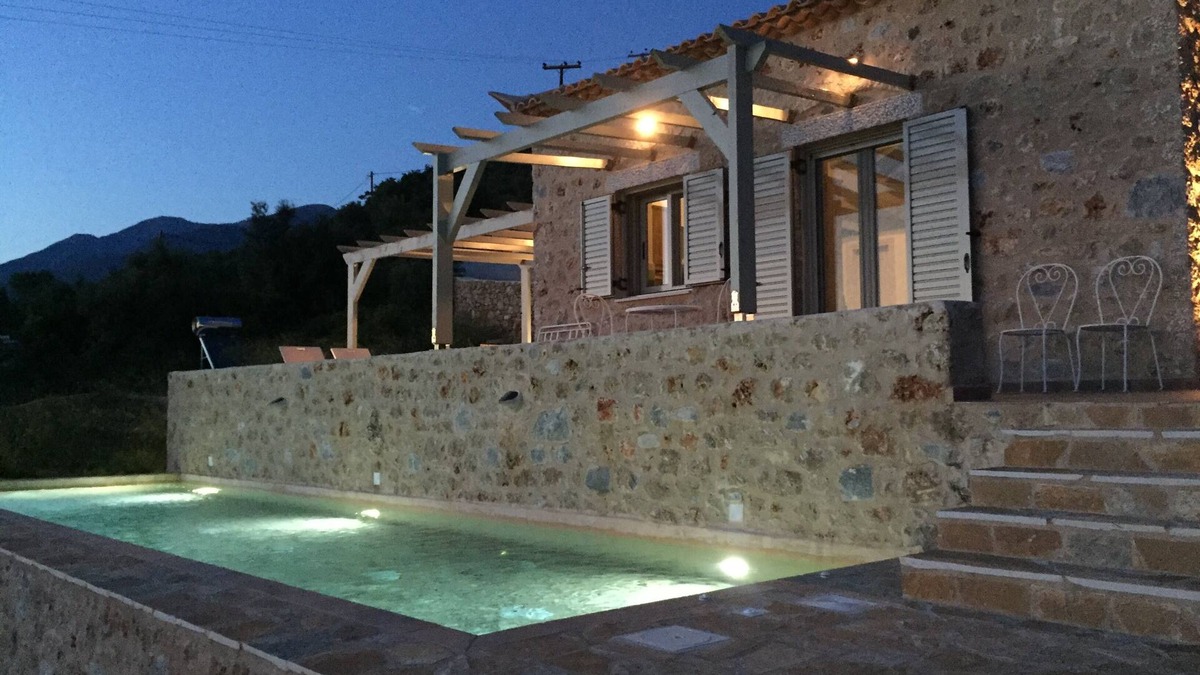 Thalames Villa | Villa Luciana 'Fantastic sunsets by the pool'