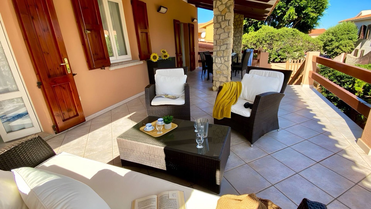 Sa Rocca Tunda Villa | Villa Luigi - Villa with Large Terrace and Barbecue for Families and Groups