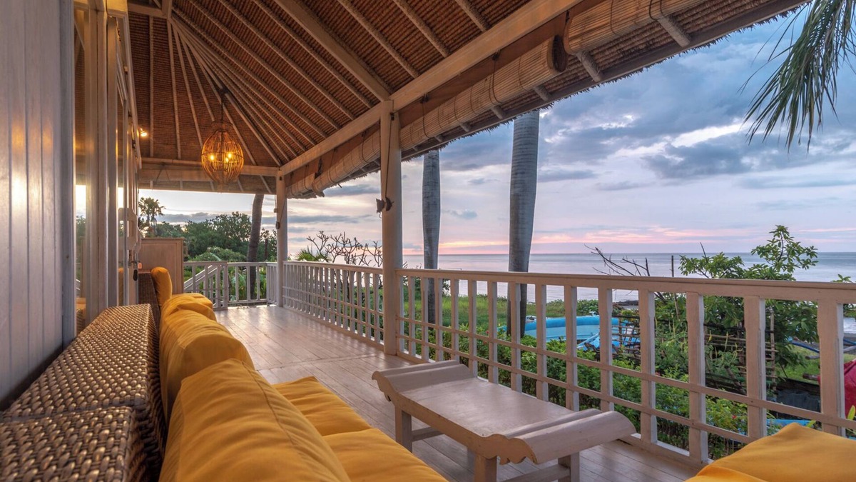 Dencarik Villa | Villa Lumbung - Private, Amazing & Authentic Beachfront Villa