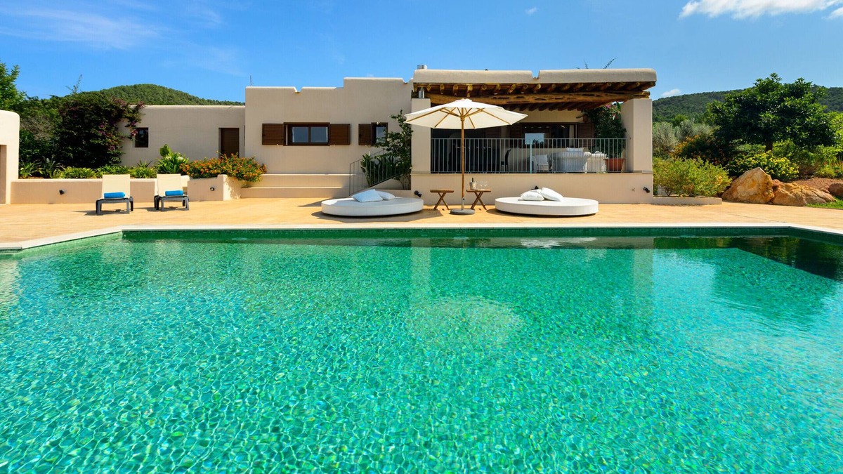 Sant Joan de Labritja Villa | VILLA LUNA - Private villa with pool, free WIFI, Air/Cond, Jacuzzi pool and a beautiful garden!
