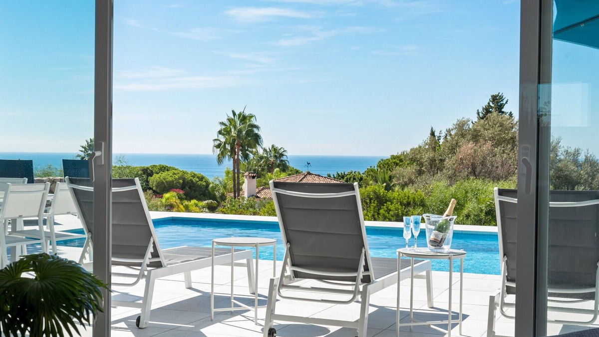 Urbanizacion Hacienda las Chapas Villa | Villa Luna - 5 bed family villa in Las Chapas!