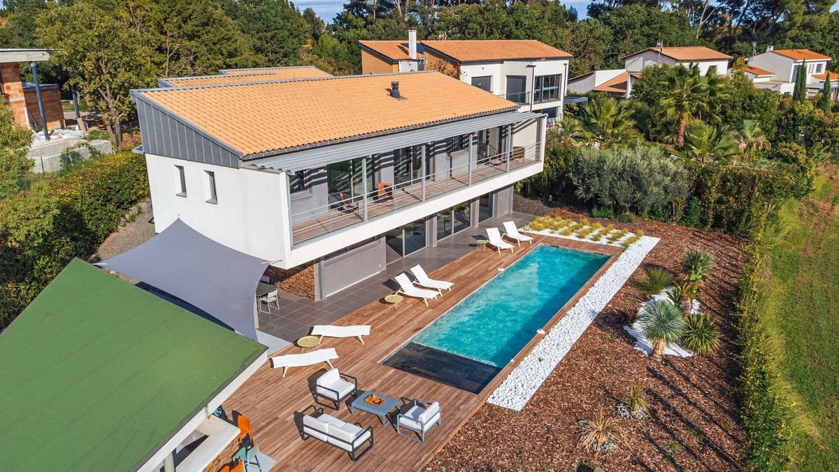 Baillargues Villa | Villa Luxe | Vue sur Golf & Piscine Privée