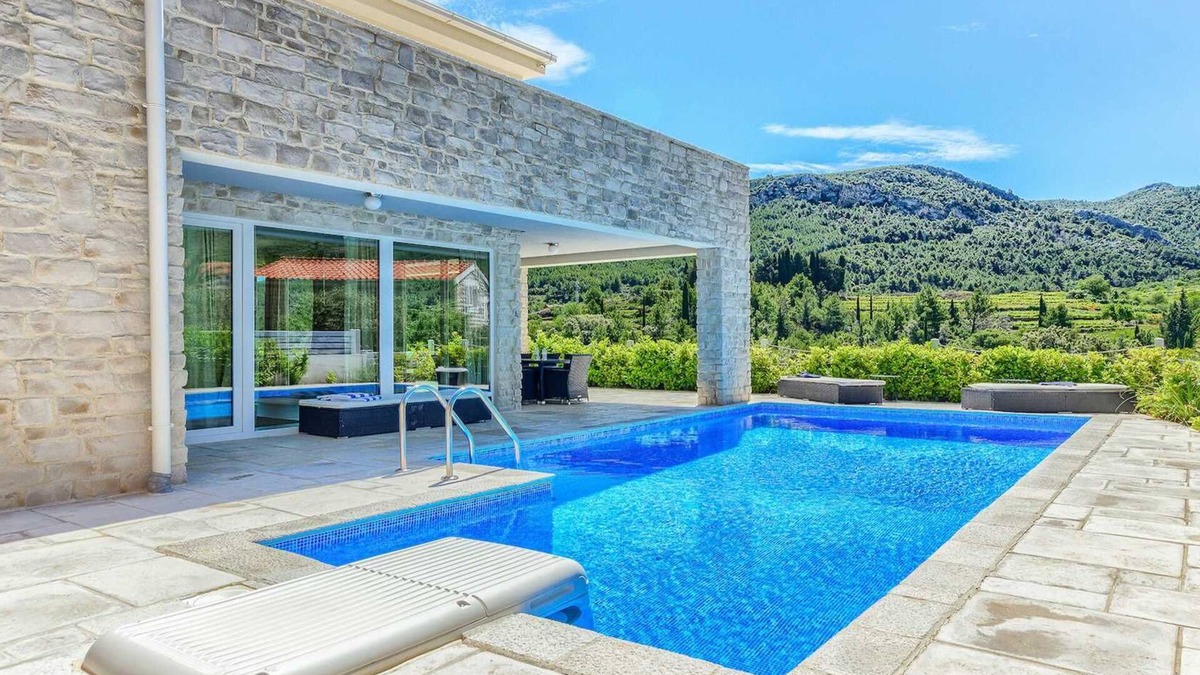 Pitve Villa | Villa Luxoria - for 10 guests with 4 bedrooms, a private pool and a spa