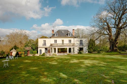 La Queue-les-Yvelines Villa | Villa Luxueuse avec Piscine et Spa, Montfort L'Amaury