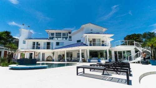 Jardim Capricornio House | Villa Luxuosa - Condomínio Beira Mar - Costa Verde Tabatinga - Caraguatatuba - Com equipe diária