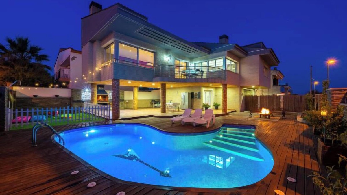 Reus House | Villa Luxury Rock Tirri by Interhome