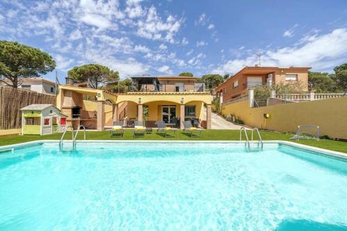 Lloret de Mar Villa | Villa Luz Lloret Lux with Pool