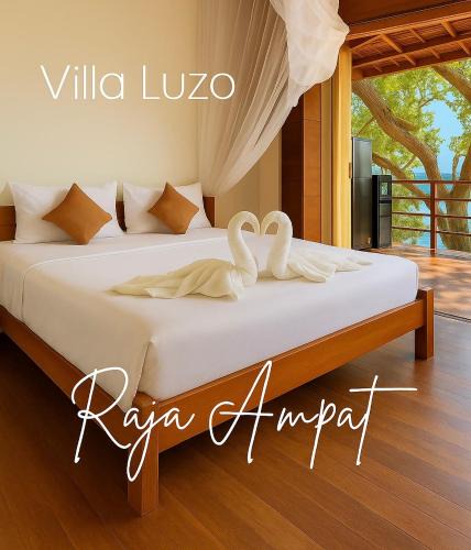 Waisai Resort | Villa Luzo & Tours