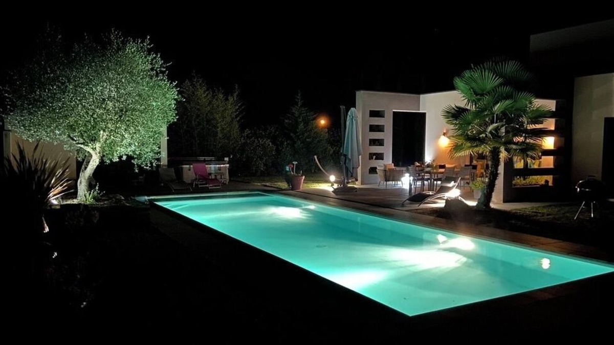 Amboise Villa | Villa Lys calm comfort swimming pool jacuzzi Amboise 2 to 10 people
