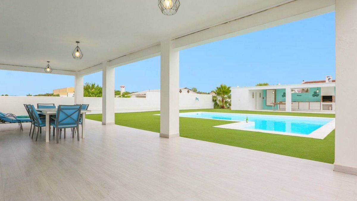 Marchena Villa | Villa M&J La Puebla de Cazalla by Ruralidays