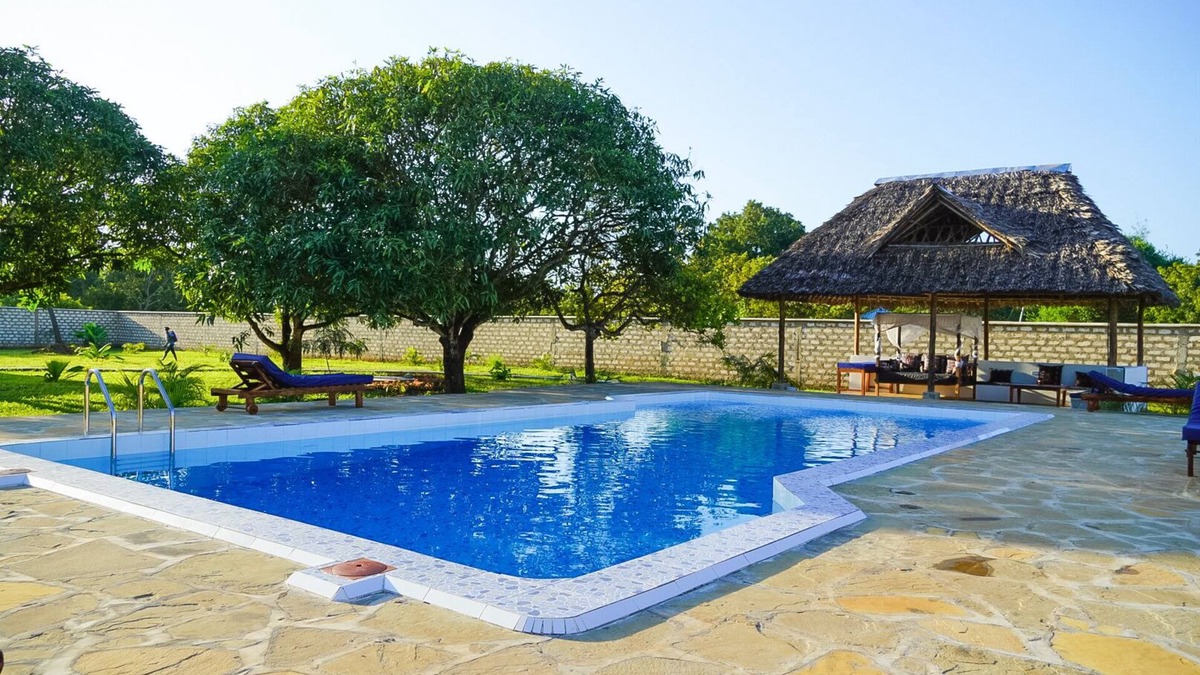 Msambweni Villa | Villa m. Pool, Tropischen Garten & ca 7 Minuten zum Herrlichen Weißen Sandstrand