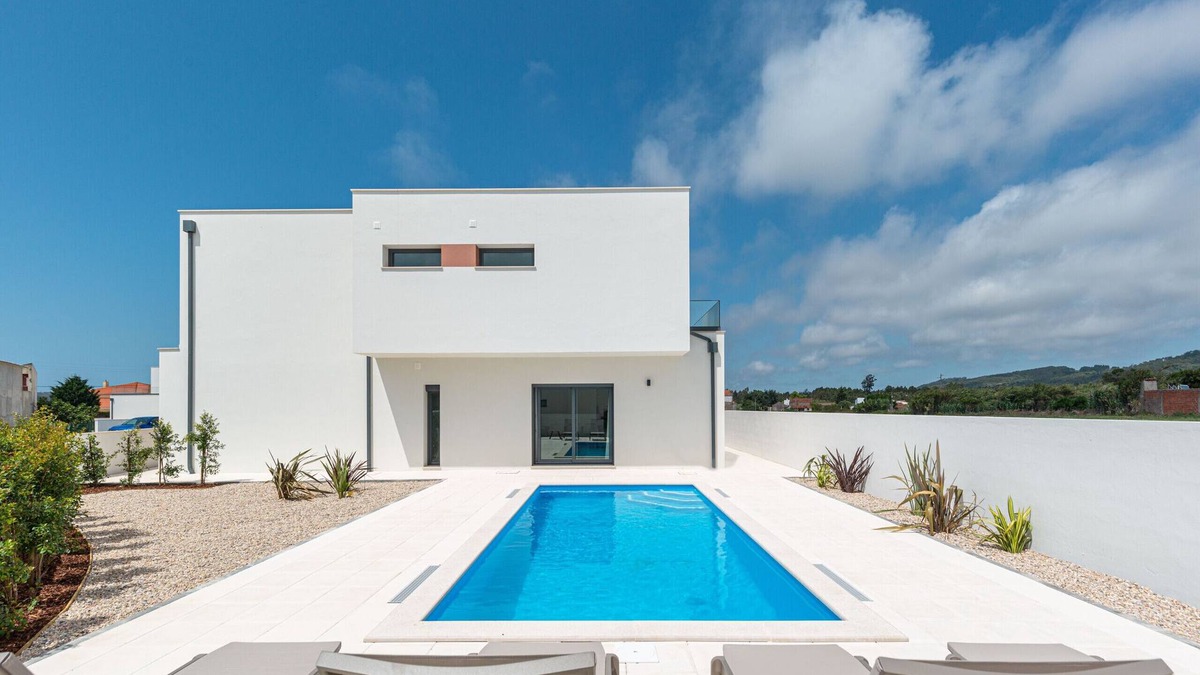 Alfeizerao Villa | Villa Mar - modern villa for 8 with swimming pool and close to the beach