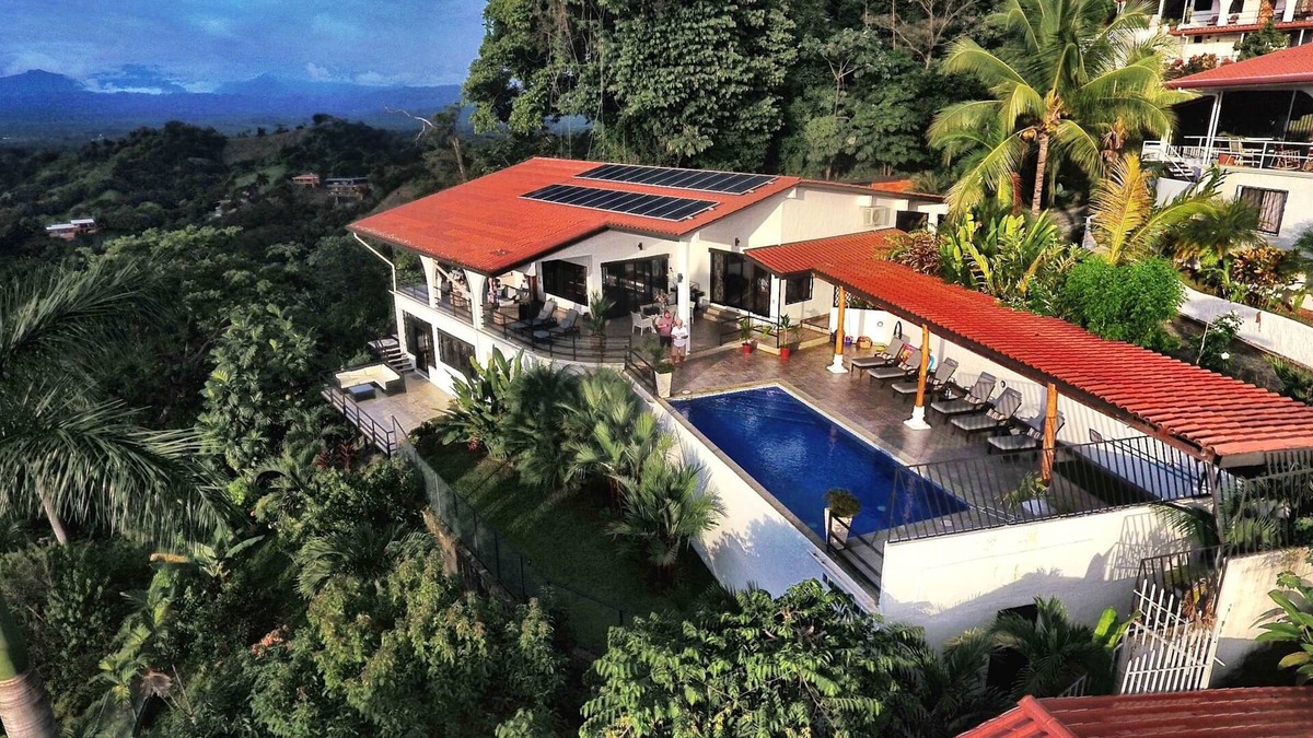 El Cerro House | Villa Macaw Luxury 5 Bdrm, Pool, Ocean, Surf & Sunset Views