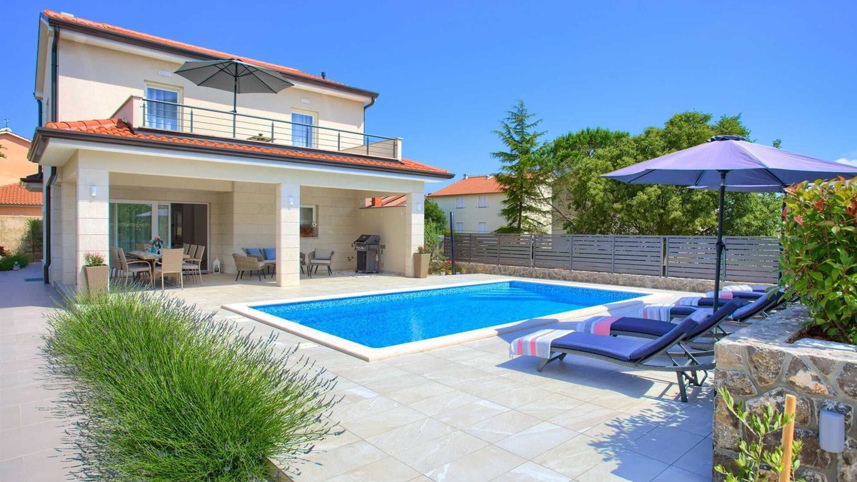 Porat Villa | Villa Magdalena with private pool near the beach