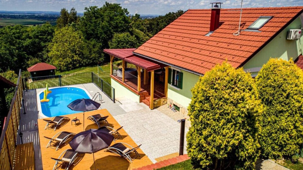 Jalzabet Villa | Villa Magic by Villas Guide