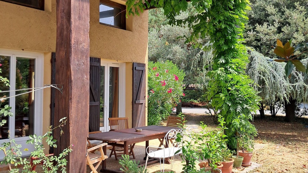 Condom Villa | Villa Magnolia