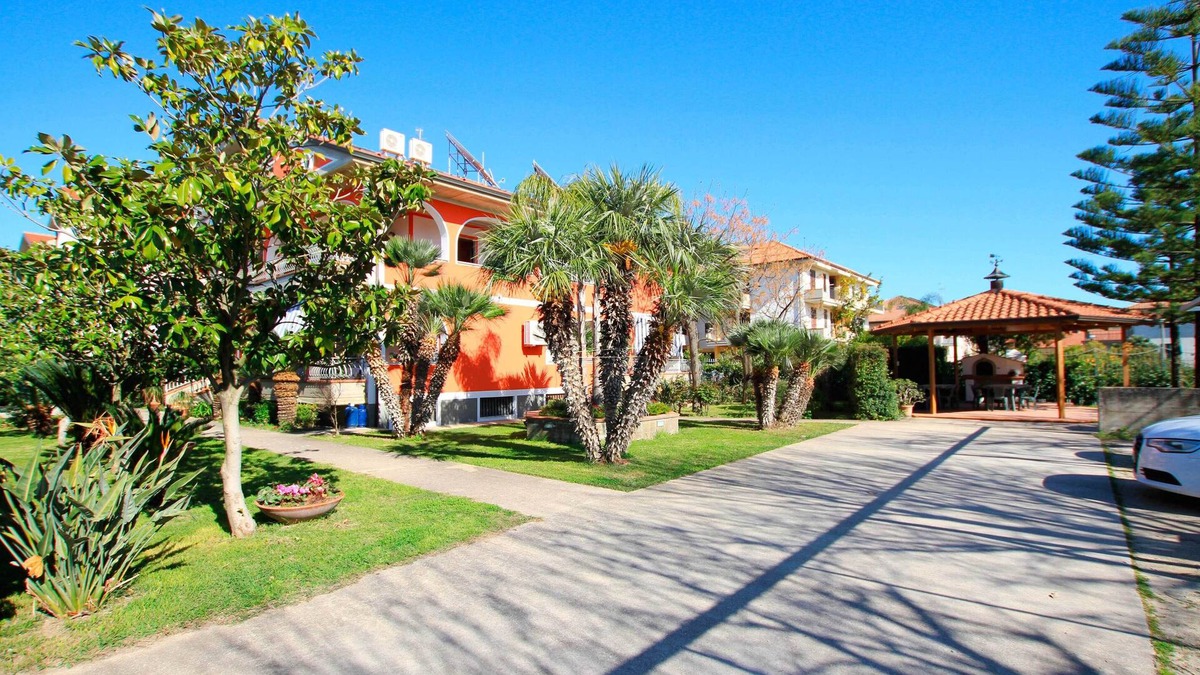 Marina di Ascea Apartment | Villa Magnolia - Holiday apartments only 350 m. From the beach