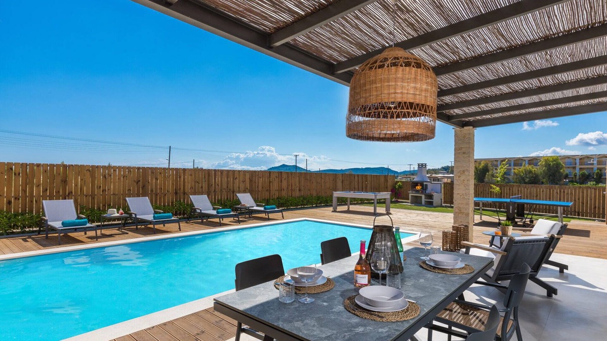 Khartata Villa | Villa Maira Rose by Villa Plus