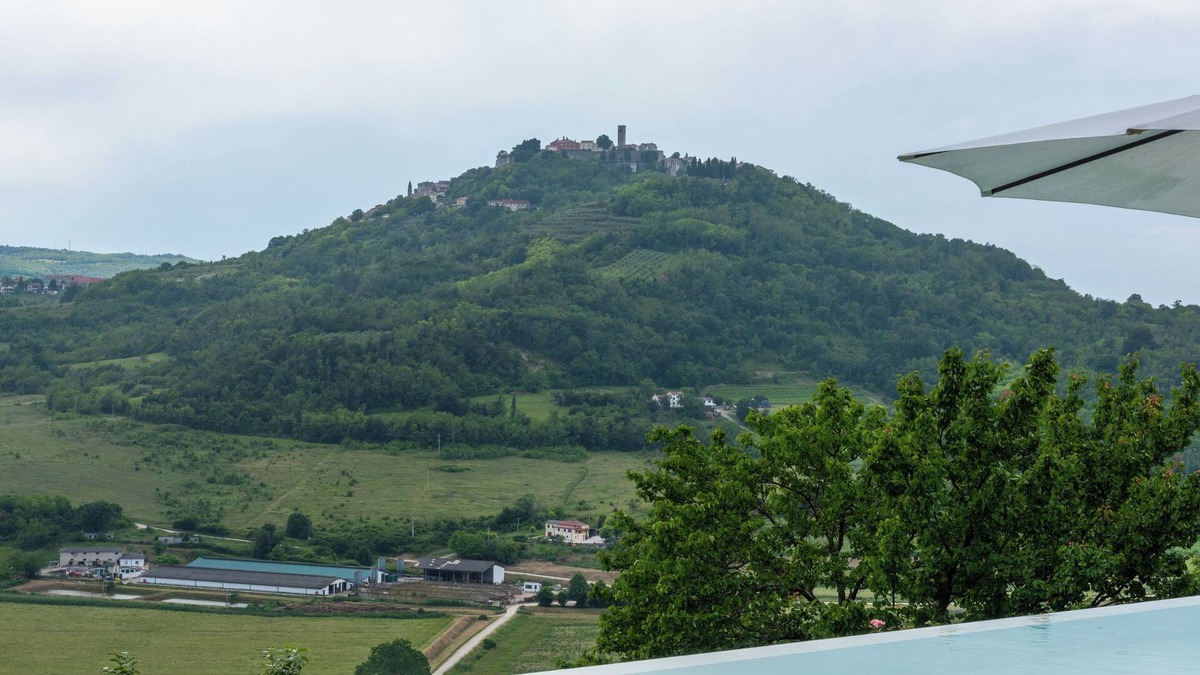 Motovun Villa | Villa Majestic Eye with infinity pool in nature paradise near Motovunn