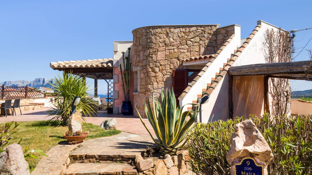 Porto Istana Villa | Villa Majra - exclusive pool facing Tavolara