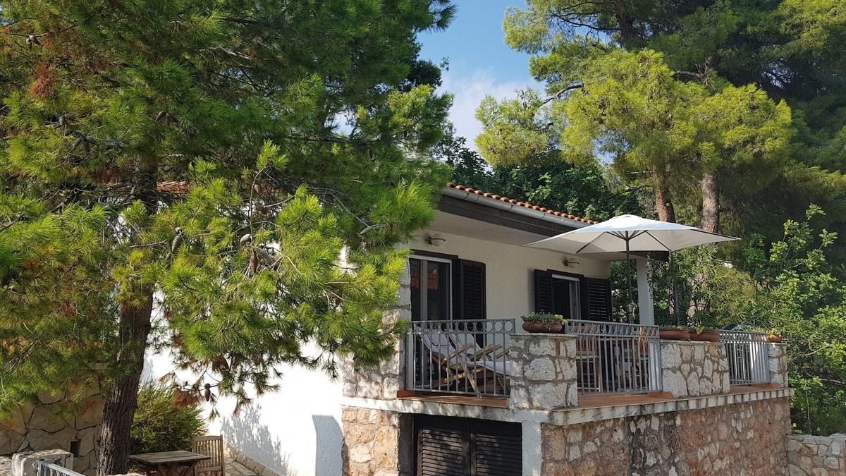 Zavala House | Villa Mala - a charming small holiday house 50 m away from beautiful beach