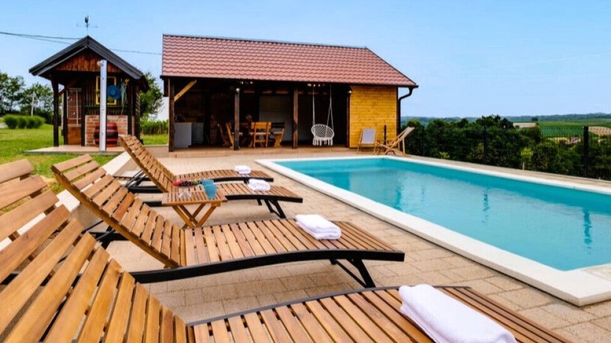 Daruvar Villa | Villa Mali Sokol by Villas Guide