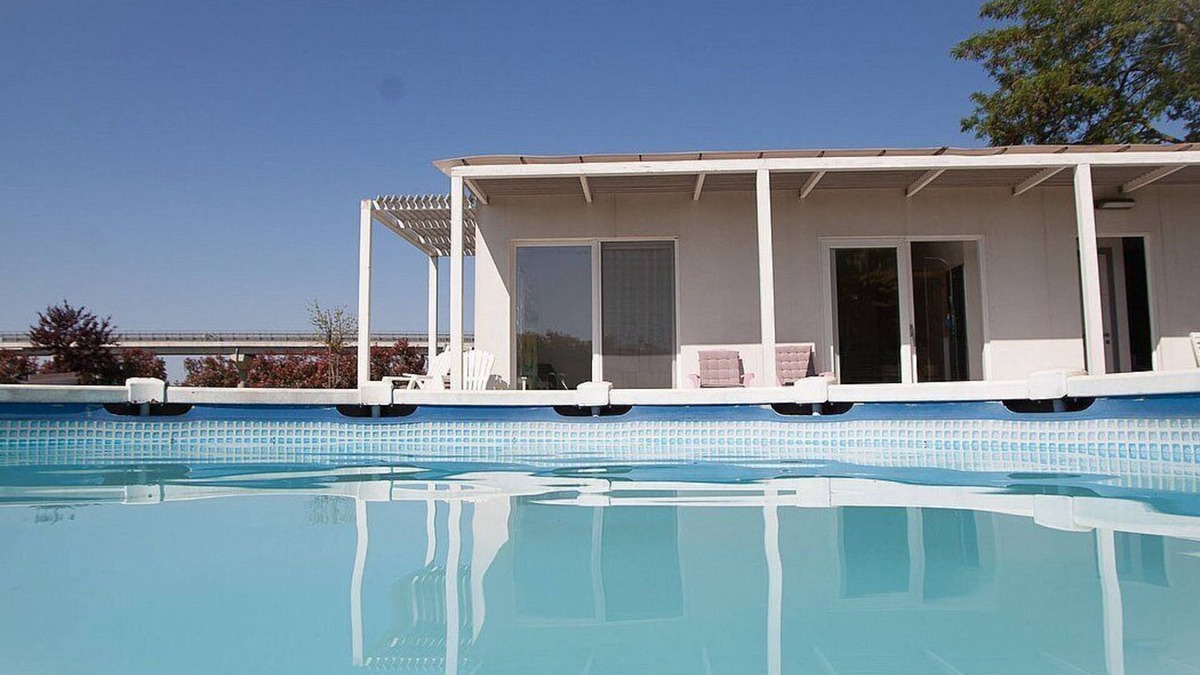 Porotto House | Villa Mallia A: A modern and graceful two-story apartment situated in a quiet location, a few minutes from the town center, with Free WI-FI.