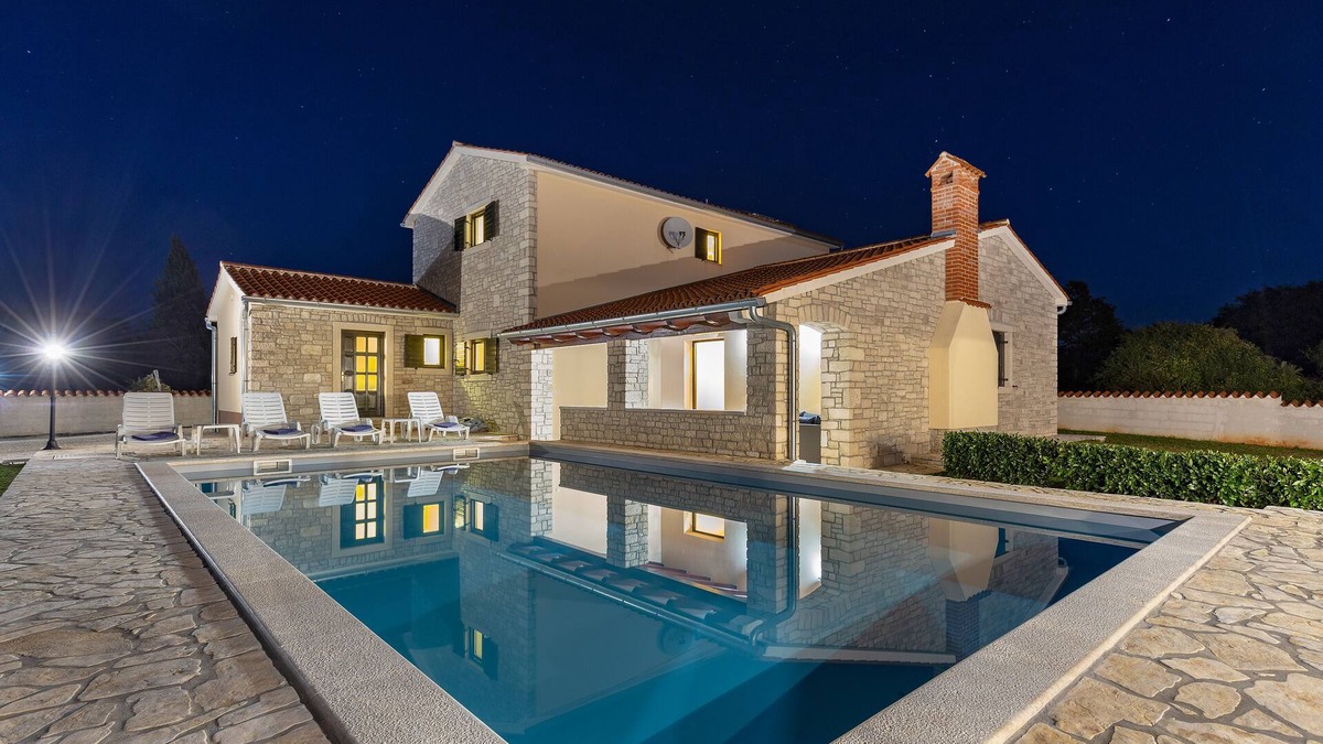 Municipality of Zminj Villa | Villa Mara is located in the village Modrusani, Rovinj area.