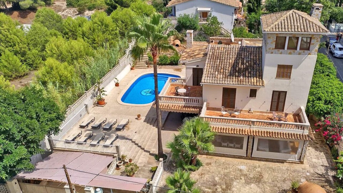Les Meravelles Villa | Villa Maravillas next to the beach with a pool, garden and terraces