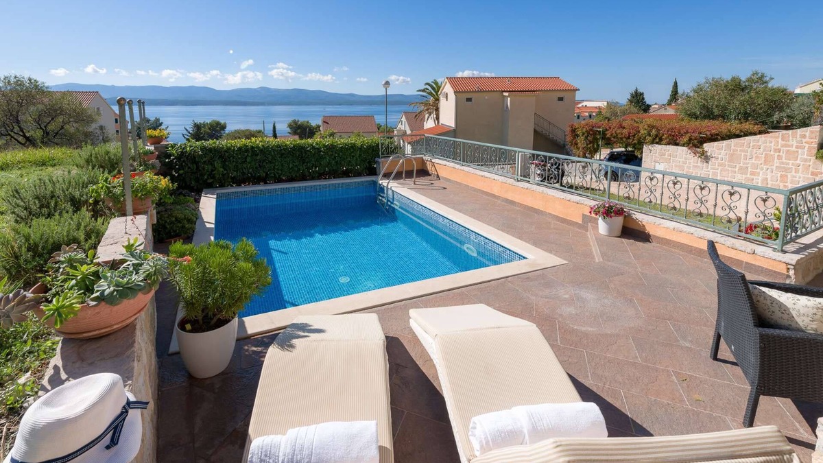 Bol Villa | Villa Mare Bol - 2 bedroom house with sea views, in the center of Bol