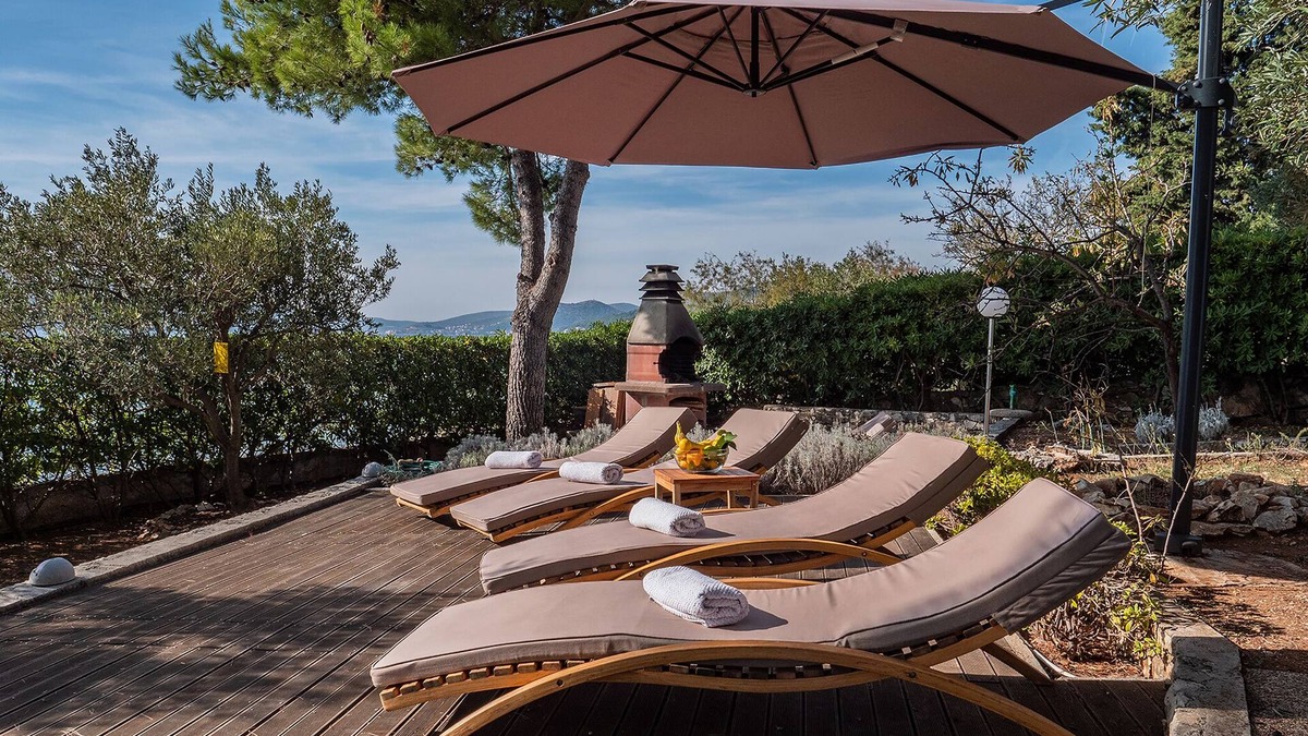 Seget Vranjica Villa | Villa Mare */Luxury holiday house on the beach in Vranjica (Trogir Riviera)