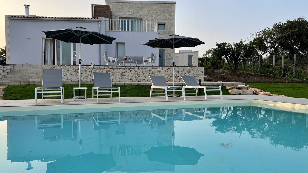 Donnalucata Villa | Villa MarePerla, an oasis of luxury and comfort in Donnalucata. Only 5 minutes from the sea.