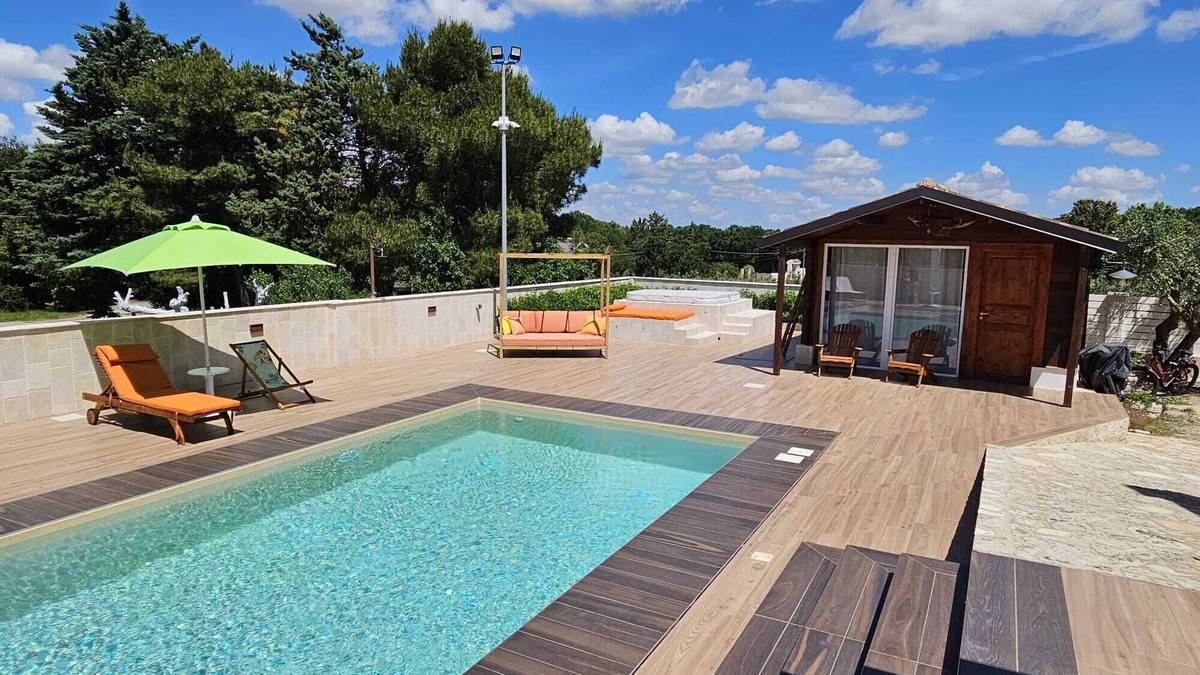 Santeramo in Colle Villa | Villa Margherita villa with swimming pool, whirlpool and gym in the green