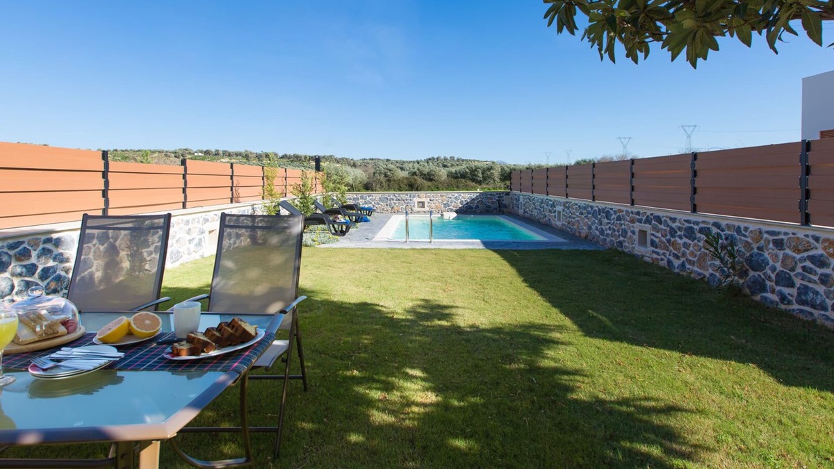 Houdetsi Villa | Villa Maria, Close to Sandy Beach & Amenities