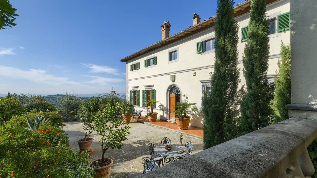 Sesto Fiorentino Villa | Villa Maria - relaxing getaway in the hills around Florence