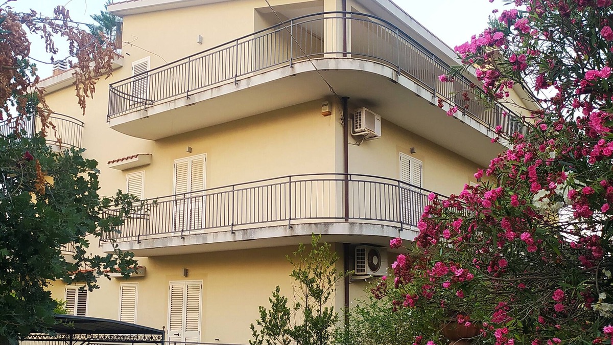 Bovalino Apartment | VILLA MARIA - Suite in Villa 2 Km sea