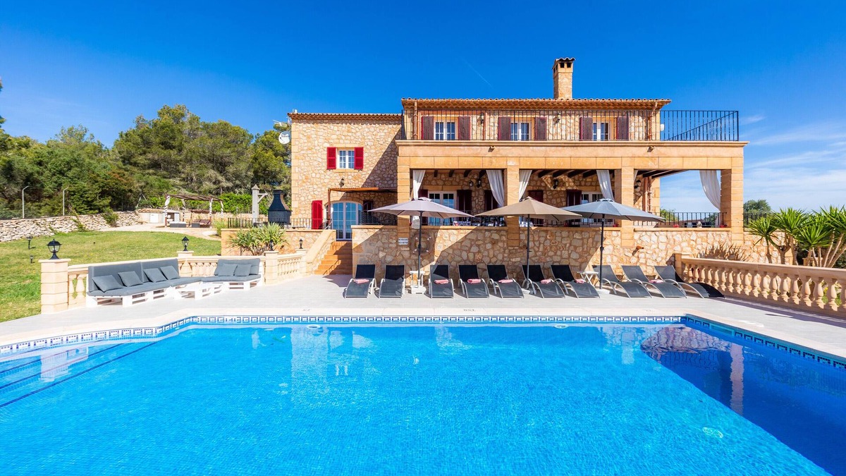 Manacor Villa | Villa 'Maria' with Mountain View, Wi-Fi and Air Conditioning
