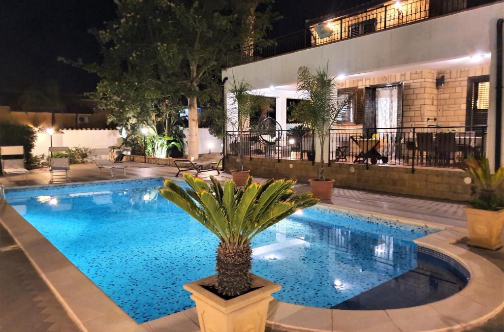 Trabia Apartment | VILLA MARIANNA CON PISCINA PRIVATA ampi spazi esterni e WIFI FREE