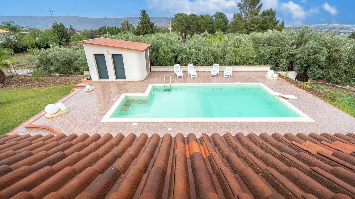 Floridia Villa | Villa 'Mariavittoria' with Sea View, Wi-Fi and Air Conditioning