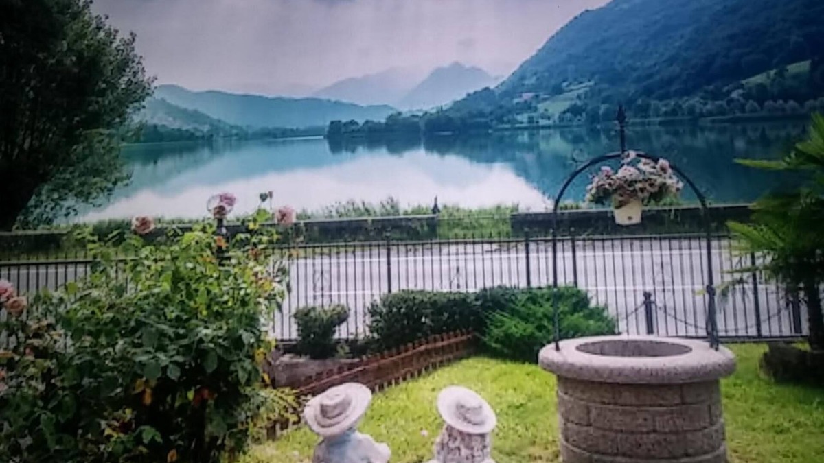 Ranzanico Villa | Villa Marilena: detached house with direct lake access