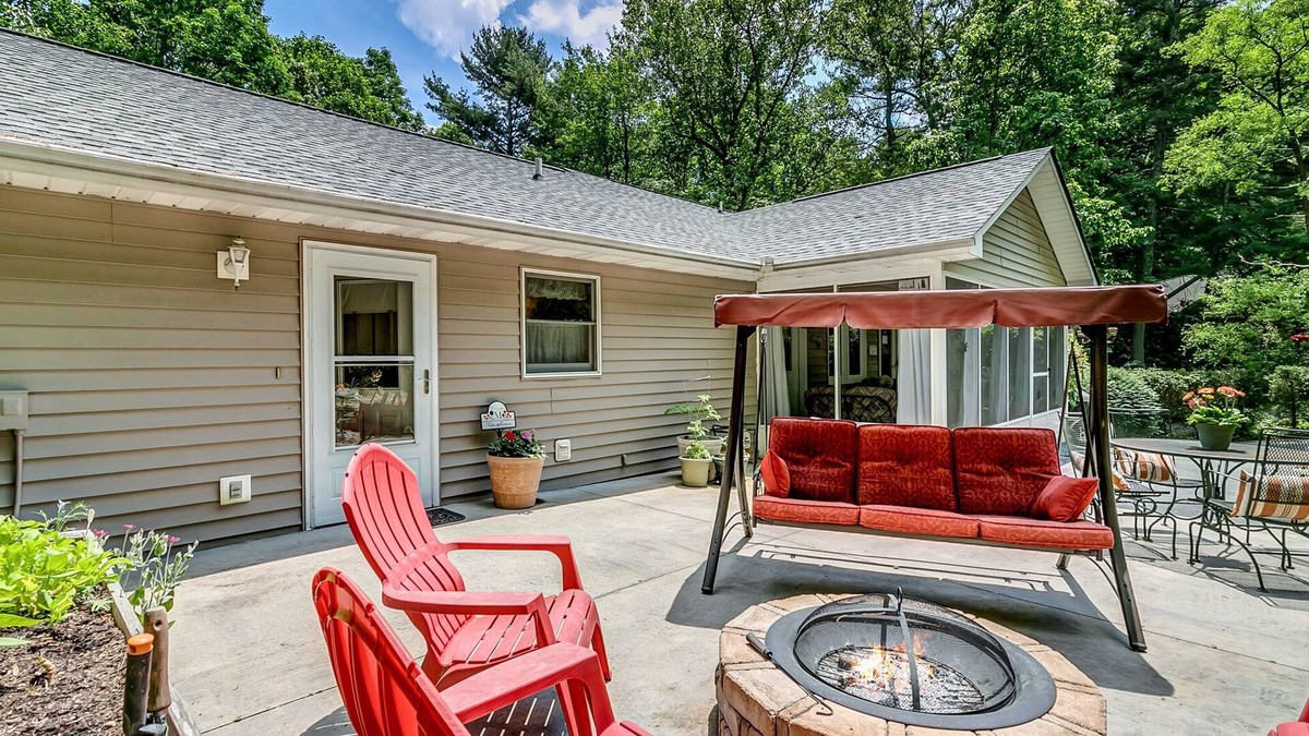 Hendersonville Apartment | Villa Marino - Escape to the mountains