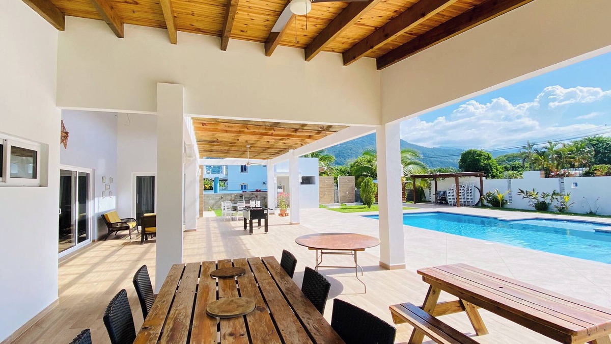 Corozal Villa | Villa Martha Con Piscina Contiguo a la Playa
